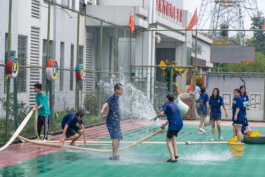 泼水节